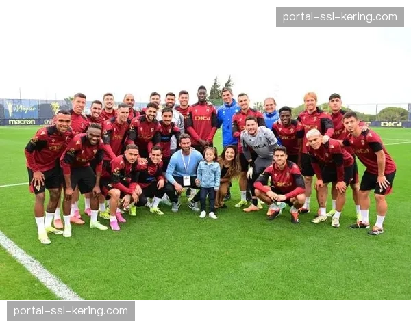 西甲俱乐部开放日,数千名小球迷走进各队训练基地 西甲俱乐部开放日,数千名小球迷走进各队训练基地