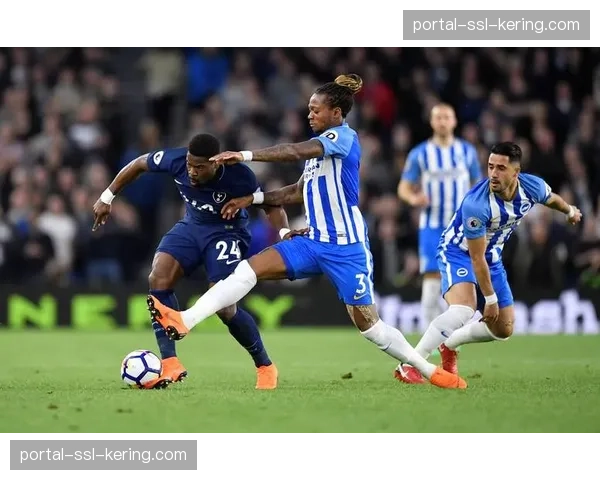 暖心一幕:布莱顿主场球迷为重伤复出的对手球员送上掌声 暖心一幕:布莱顿主场球迷为重伤复出的对手球员送上掌声